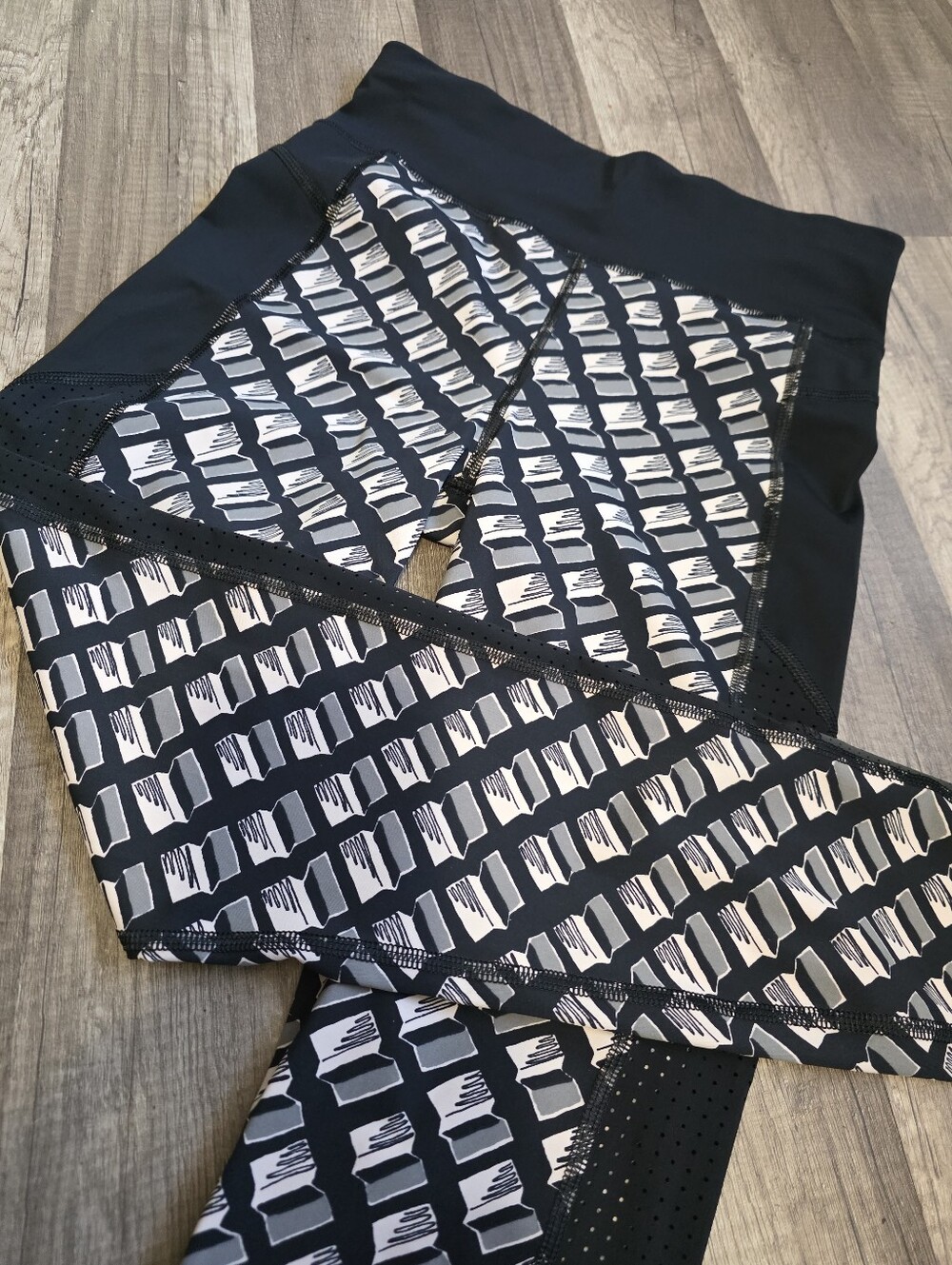 Sweaty Betty Zero Gravity Black White Patterned Athletic Leggings Yoga Lulu Alo - Picture 10 of 10